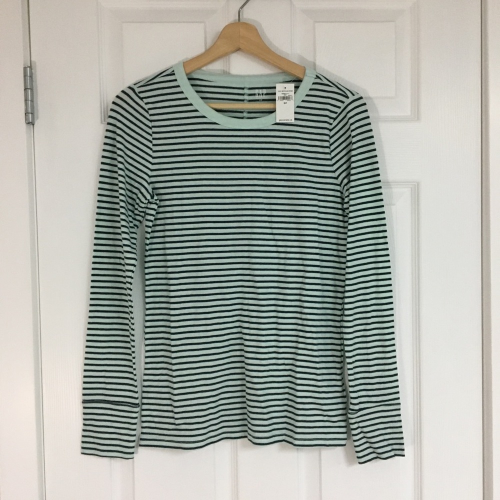Gap striped long-sleeved tee, size S.